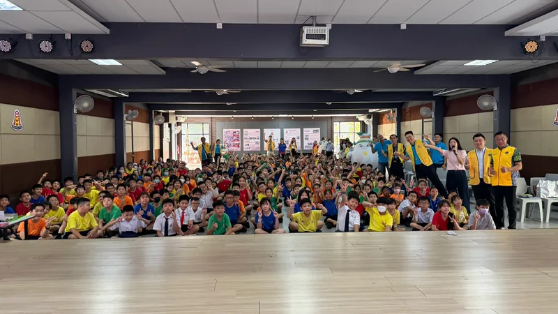 Community environmental awareness event with local schoolchildren in Keramat Pulai